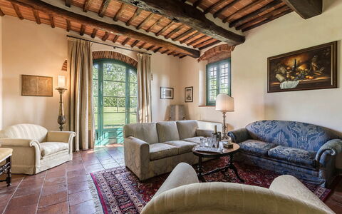 Villa Il Castagno: Pared, Mueble, Casa, Silla, Sala, Villa, Inmuebles, Sofá, Ladrillo