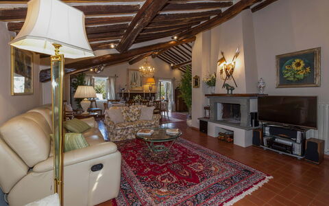 Villa Vorno: Mueble, Diseño De Interiores, Casa, Silla, Casa, Piso, Sofá, Techo, Sala, Mesa