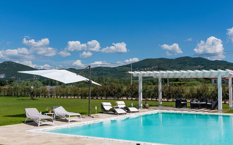 Villa Monsummano: Piscina, Mueble Para Exteriores, Mueble, Sombra, Ocio, Recurso, Paraguas, Silla, Eco Hotel, Sunlounger