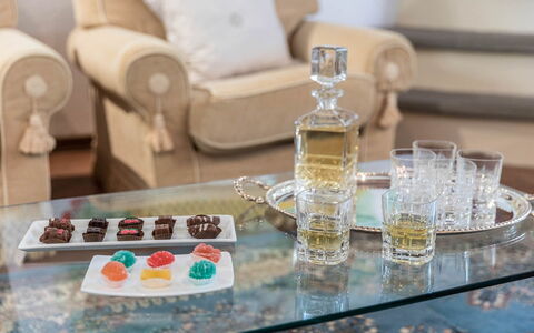 Villa Monterchi: Vajilla, Drinkware, Utensilios Para Servir, Vaso, Comida, Barware, Postre, Comer Con Los Dedos, Botella De Vidrio