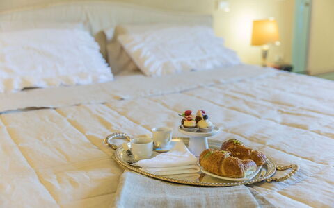 Villa Monterchi: Mueble, Linos, Habitación, Diseño De Interiores, Cama, Lecho, Textil, Habitación, Sábana, Encendiendo