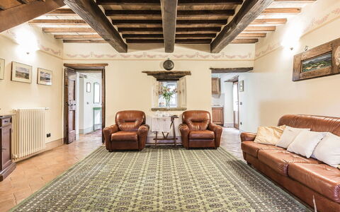 Villa Panorama: Mueble, Diseño De Interiores, Pared, Piso, Sofá, Suelo, Madera, Techo, Habitación, Sala