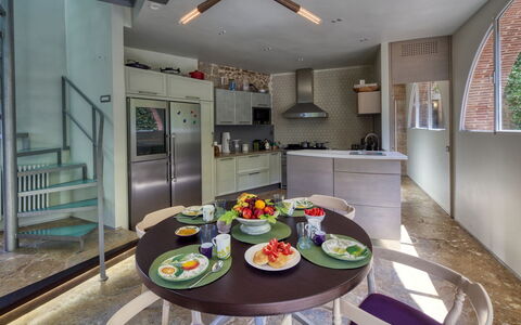 La Rocca di Monteggiori: Diseño De Interiores, Mueble, Cocina, Piso, Techo, Mostrador, Encendiendo, Silla, Lámpara, Suelo