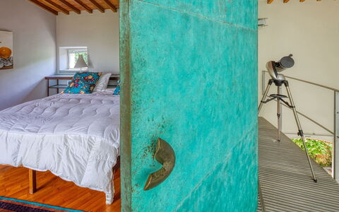 La Rocca di Monteggiori: Pared, Habitación, Madera, Suelo, Piso, Diseño De Interiores, Sábana, Cama, Lecho, Mueble