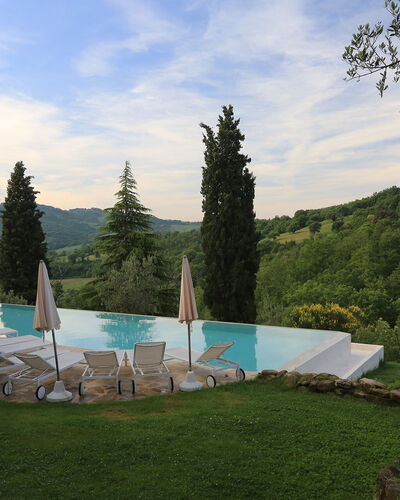 Borgo di San Biagio: Árbol, Verano, Paisaje, Piscina, Hill Station, Mueble Para Exteriores, Paisajismo, Alerce, Eco Hotel