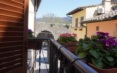 Terrazzino Margherita: Maceta, Balcón, Puerta, Hierro, Planta De Casa, Pretil, Manchas De Madera, Balaustre, Inicio De La Puerta