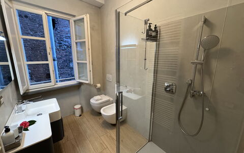 Casa Anna 13: Baño, Arreglo De Tubería, Piso, Suelo, Diseño De Interiores, Bañera, Plomería, Grifo, Baño, Lavabo