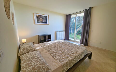 Appartamento Botrici: Cama, Diseño De Interiores, Habitación, Suelo, Piso, Mueble, Pared, Sábana, Lecho, Madera