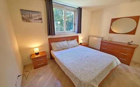 Appartamento Botrici: Cama, Habitación, Mueble, Madera, Sábana, Lecho, Piso, Suelo, Diseño De Interiores, Habitación