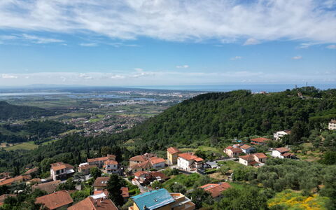 Appartamento Botrici: Tiempo De Día, Barrio Residencial, Horizonte, Paisaje, Tierras Altas, Colina, Área Rural, Techo, Suburbio, Hill Station