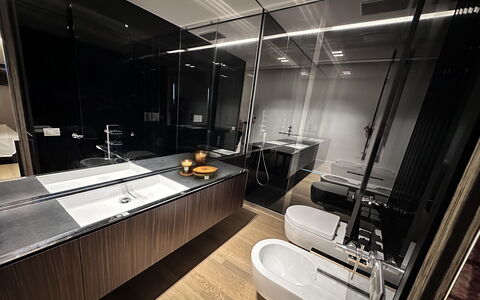 Villa Bilor Luxe: Diseño De Interiores, Piso, Arreglo De Tubería, Suelo, Baño, Plomería, Lavabo Del Baño, Grifo, Encendiendo, Mueble De Baño
