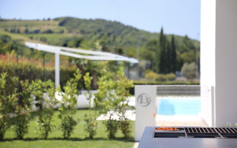 Villa Bilor Luxe: Jardín, Sombra, Ocio, Césped, Paisajismo, Yarda, Mueble Para Exteriores, Cobertura, Patio Interior, Villa