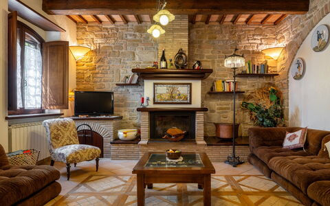 Il Giuncheto, Pool, Amazing View, Umbrian Countrys: Mueble, Diseño De Interiores, Pared, Piso, Madera, Sala, Techo, Mesa, Encendiendo, Sofá