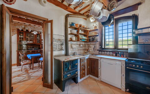 Il Giuncheto, Pool, Amazing View, Umbrian Countrys: Cocina, Diseño De Interiores, Madera, Mueble, Piso, Gabinetes, Techo, Habitación, Mostrador, Encendiendo