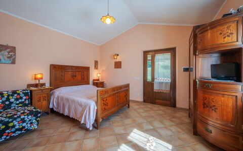 Il Giuncheto, Pool, Amazing View, Umbrian Countrys: Mueble, Diseño De Interiores, Piso, Suelo, Techo, Madera, Cama, Habitación, Gabinetes, Habitación