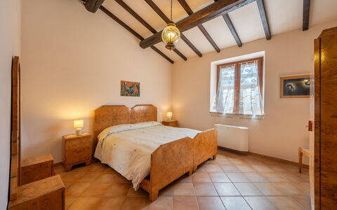 Il Giuncheto Apartments, Pool, Umbrian Countryside: Cama, Mueble, Habitación, Diseño De Interiores, Pared, Sábana, Lecho, Madera, Techo, Habitación