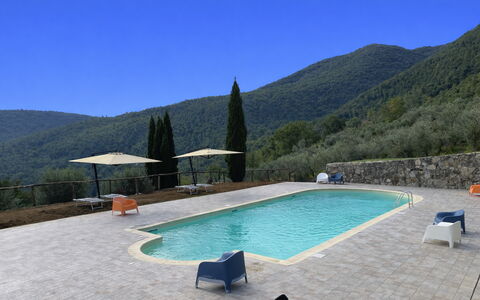 Borgo Antico, Pool, Barberino del Mugello: Accidentes Geográficos Montañosas, Piscina, Montaña, Colina, Cordillera, Hill Station, Recurso, Mueble Para Exteriores, Eco Hotel, Cresta