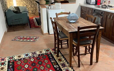 Nido: Mueble, Piso, Suelo, Diseño De Interiores, Alfombra, Mesa, Habitación, Sala