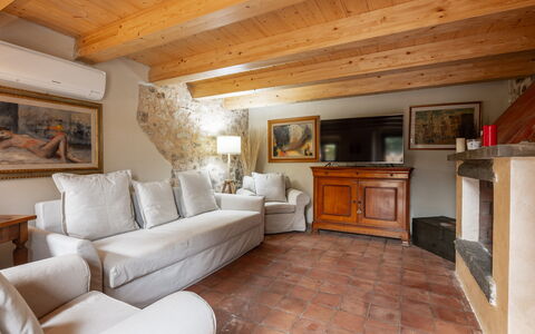 Il Casale di San Jacopo con Piscina Privata: Mueble, Pared, Piso, Diseño De Interiores, Madera, Sofá, Suelo, Habitación, Techo, Sala