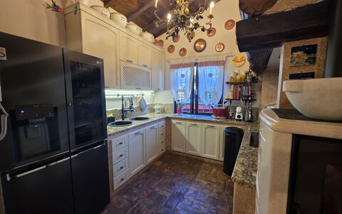 Il Casale di San Jacopo con Piscina Privata: Cocina, Mueble, Diseño De Interiores, Piso, Mostrador, Madera, Electrodoméstico, Gabinetes, Suelo, Aparato De Cocina