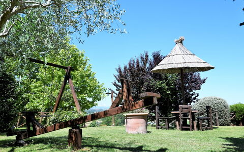 Terre di Giano Private Pool and View, Umbria: Jardín, El Maletero, Césped, Parque, Paisajismo, Yarda, Patio Interior