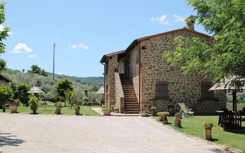 Terre di Giano Private Pool and View, Umbria: Inmuebles, Cabaña, Casa De Campo, Yarda, Sombra, Jardín, Hacienda, Césped, Mueble Para Exteriores, Paisajismo