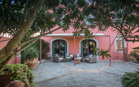 Villa Camelia: Arquitectura, Puerta, Maceta, Hacienda, Planta De Casa, Inmuebles, Jardín, Patio, Paisajismo, Yarda