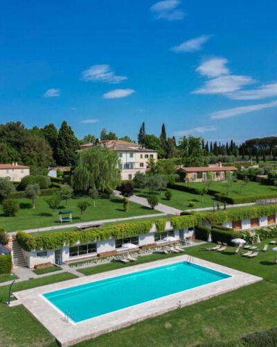 Loft Borgo Syrah: Jardín, Cobertura, Césped, Paisajismo, Parque, Plantación, Jardín Botánico, Patio, Villa