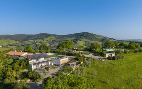 Villa Ombrone: Árbol, Paisaje, Barrio Residencial, Casa, Casa, Área Rural, El Terreno Del Lote, Inmuebles, Techo