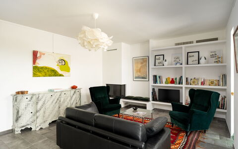 Villa Ombrone: Mueble, Diseño De Interiores, Pared, Piso, Suelo, Sofá, Techo, Habitación, Sala, Madera