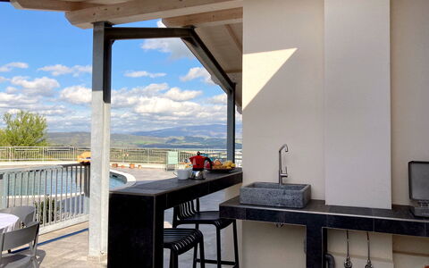 Villa Ombrone: Mueble, Silla, Mueble Para Exteriores, Techo, Sombra, Cocina Y Comedor Mesa, Mostrador, Vaso, Cocina, Lámpara