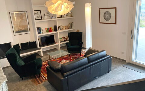 Villa Ombrone: Mueble, Diseño De Interiores, Piso, Pared, Suelo, Sofá, Madera, Sala, Techo, Habitación