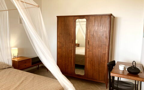 Villa Ombrone: Mueble, Cama, Habitación, Diseño De Interiores, Suelo, Piso, Madera, Sábana, Lecho, Encendiendo