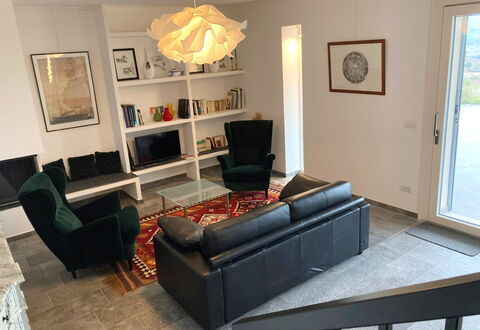 Villa Ombrone: Mueble, Diseño De Interiores, Piso, Pared, Suelo, Sofá, Madera, Sala, Techo, Habitación