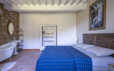 House in Sassa, Historic Tuscany Village, View: Mueble, Pared, Habitación, Piso, Suelo, Cama, Casa, Marco De La Cama, Lecho, Silla