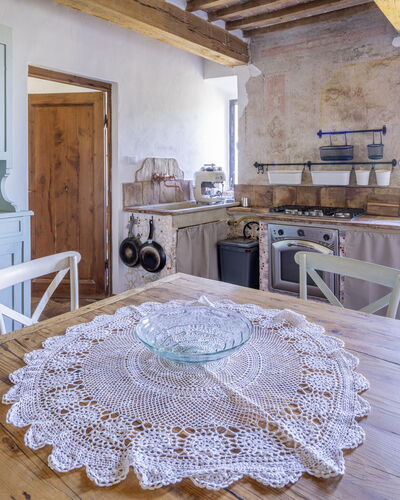 House in Sassa, Historic Tuscany Village, View: Mueble, Diseño De Interiores, Piso, Madera, Mesa, Silla, Suelo, Cocina, Cocina Y Comedor Mesa, Habitación