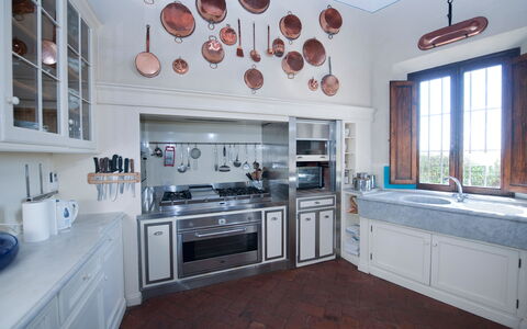 Castello di Cabbiavoli: Cocina, Diseño De Interiores, Mostrador, Estufa De Cocina, Aparato De Cocina, Gabinetes, Electrodoméstico, Mueble, Techo, Estufa De Gas