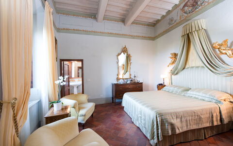 Castello di Cabbiavoli: Habitación, Mueble, Diseño De Interiores, Cama, Marco De La Cama, Lecho, Sábana, Casa, Lámpara, Linos