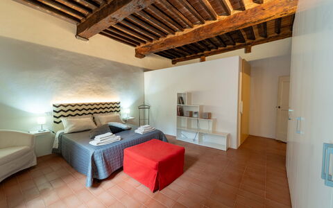 Le Loggine del Pignatello Apartment, Siena City: Piso, Suelo, Diseño De Interiores, Techo, Habitación, Mueble, Casa, Habitación, Cama, Departamento