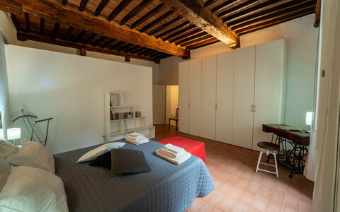 Le Loggine del Pignatello Apartment, Siena City: Pared, Mueble, Diseño De Interiores, Piso, Madera, Habitación, Suelo, Techo, Cama, Habitación