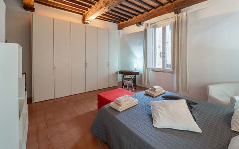 Le Loggine del Pignatello Apartment, Siena City: Pared, Diseño De Interiores, Mueble, Piso, Suelo, Techo, Habitación, Habitación, Departamento, Cama