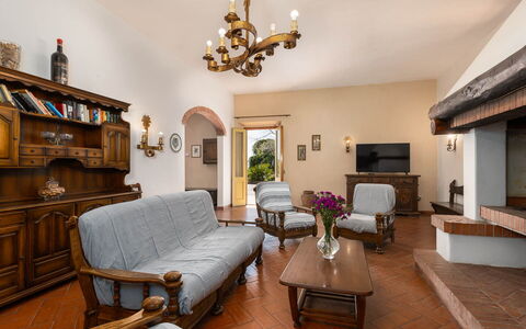 Il Leccio, Vinci, Private Pool and Tennis: Mueble, Diseño De Interiores, Piso, Mesa, Habitación, Sala, Encendiendo, Sofá, Suelo, Casa