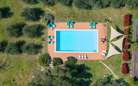 Il Leccio, Vinci, Private Pool and Tennis: Piscina, Recurso, Ocio, Eco Hotel, Inmuebles, Sombra, Paisajismo, Hacienda, Mueble Para Exteriores, Césped