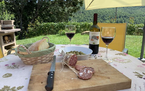 Casa Chimera: Comida, Vajilla, Ingrediente, Mesa, Botella, Drinkware, Utensilios Para Servir