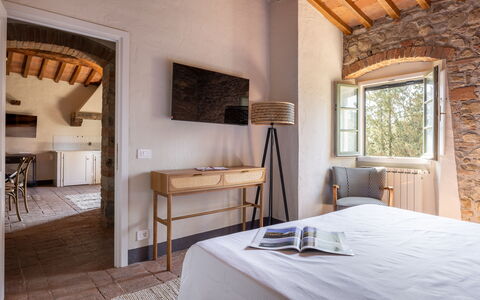 Maison Badia a Passignano: Pared, Mueble, Diseño De Interiores, Habitación, Casa, Piso, Cama, Sábana, Suelo, Lecho