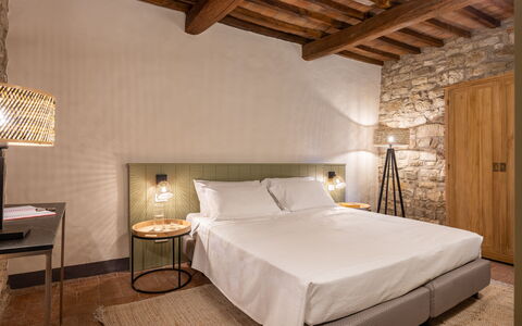 Maison Badia a Passignano: Pared, Mueble, Diseño De Interiores, Habitación, Cama, Textil, Piso, Techo, Suelo, Linos