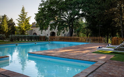 Maison Badia a Passignano: Piscina, Recurso, Fuente De Agua, Hacienda, Inmuebles, Thermae, Eco Hotel, Sombra, Mueble Para Exteriores, Ciudad De Vacaciones