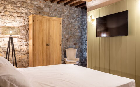 Maison Badia a Passignano: Mueble, Pared, Diseño De Interiores, Piso, Madera, Habitación, Suelo, Cama, Textil, Encendiendo