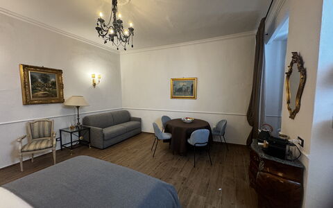 Maison D'Alice: Mueble, Diseño De Interiores, Piso, Suelo, Techo, Habitación, Encendiendo, Habitación, Sábana, Cama