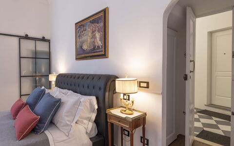 Maison D'Alice: Mueble, Diseño De Interiores, Habitación, Cama, Piso, Suelo, Sábana, Encendiendo, Lecho, Habitación